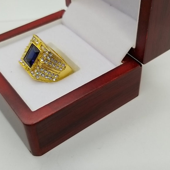 Mans Ring - Picture 3 of 3